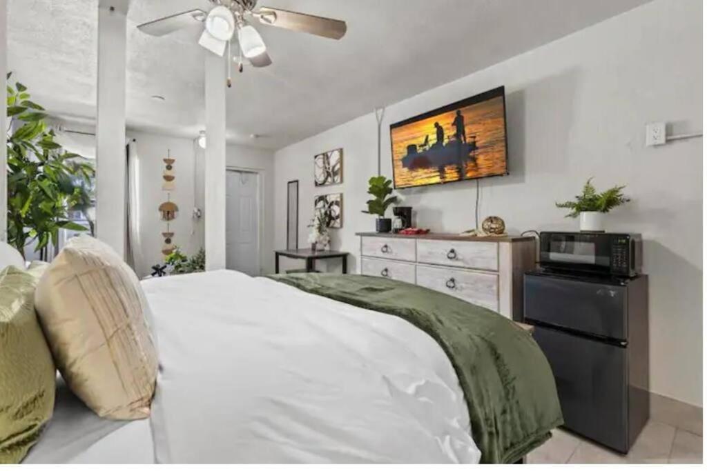 Inviting Oasis - Cozy, Spotless, And Comfortable Room Pahokee Kültér fotó